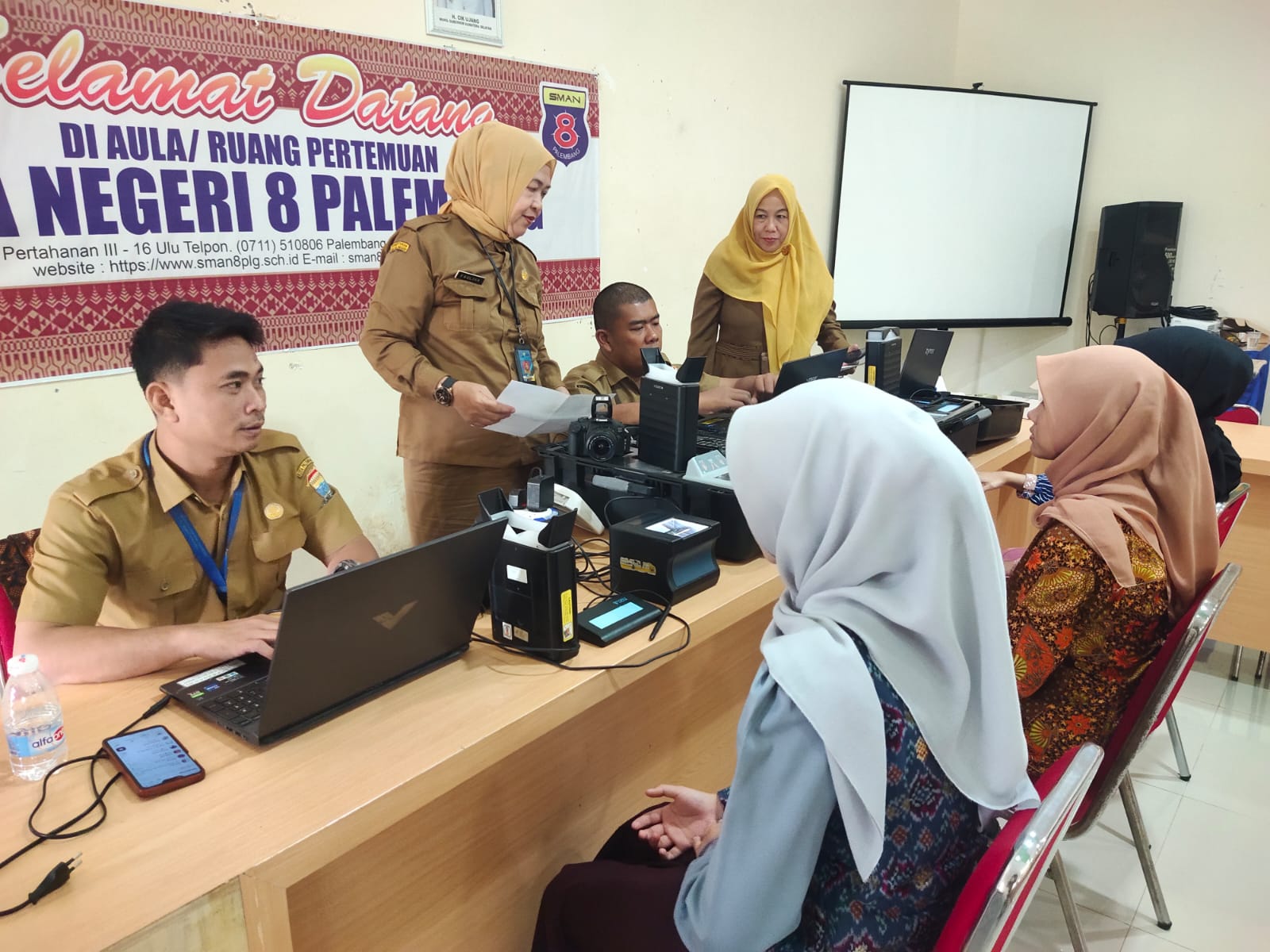 Jemput Bola Perekaman KTP El Pemula Di SMA Nahdlatul Ulama dan SMA negeri 8 Palembang